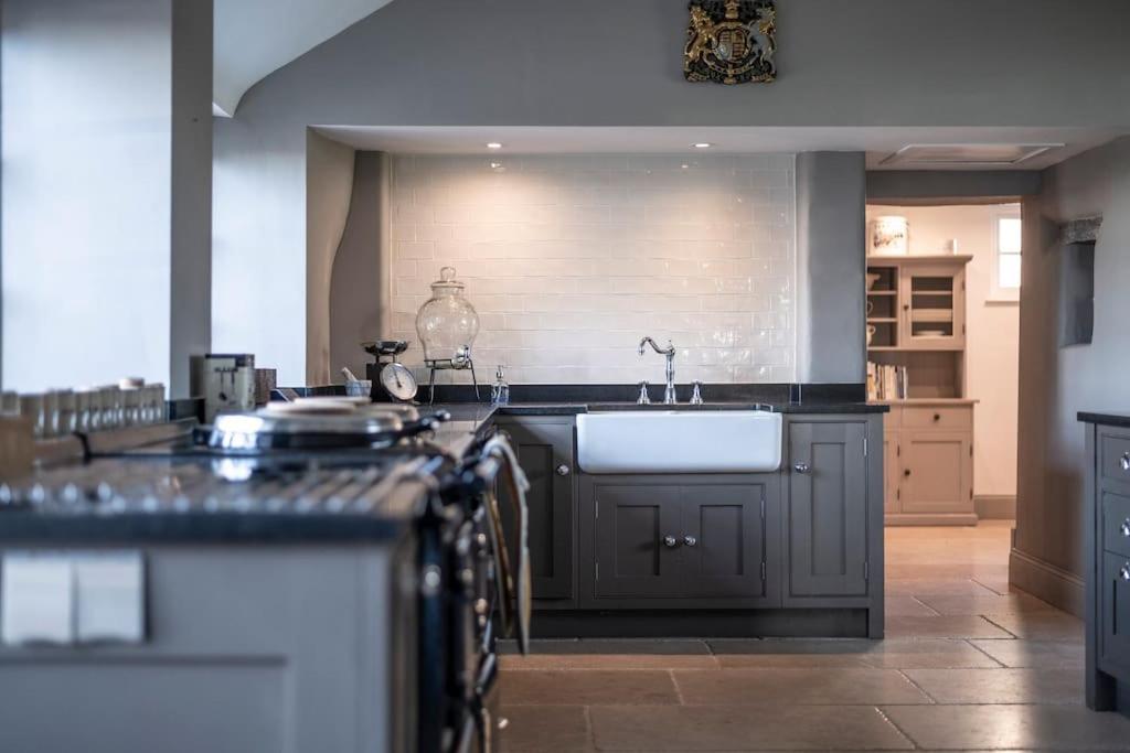 Georgian Country House -Panoramic Views -Sleeps 12 Ruthin Eksteriør billede