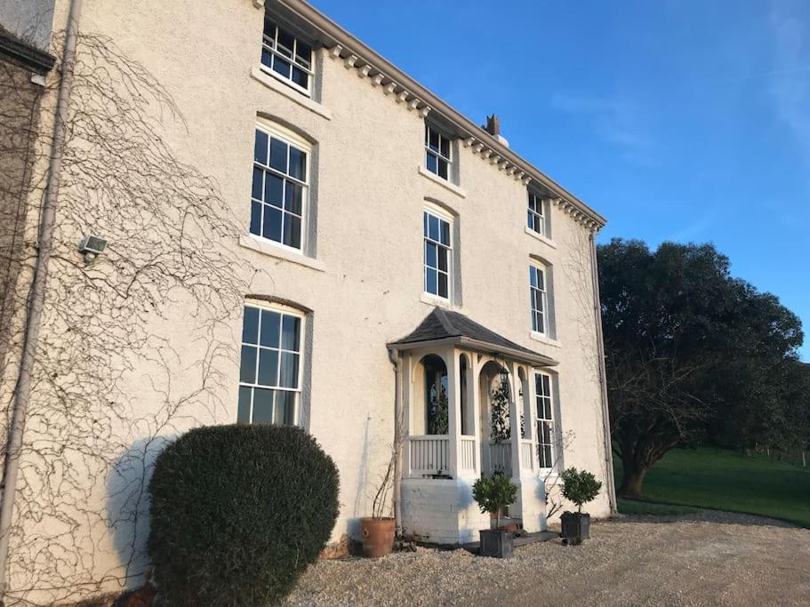 Georgian Country House -Panoramic Views -Sleeps 12 Ruthin Eksteriør billede