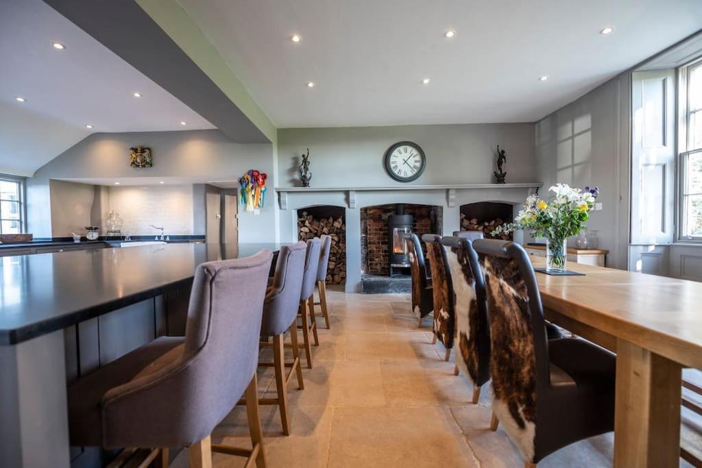 Georgian Country House -Panoramic Views -Sleeps 12 Ruthin Eksteriør billede
