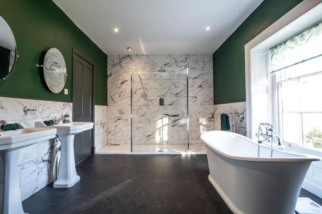 Georgian Country House -Panoramic Views -Sleeps 12 Ruthin Eksteriør billede