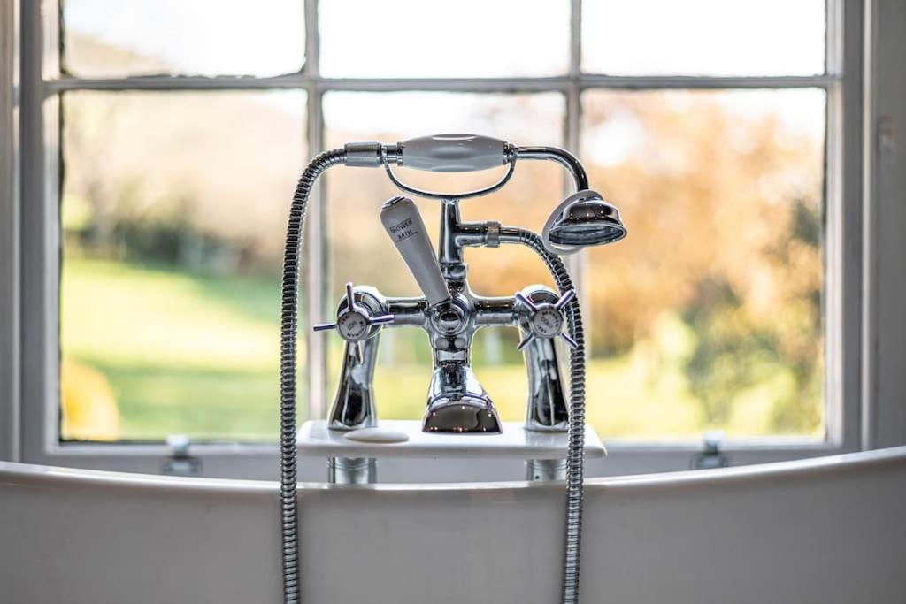 Georgian Country House -Panoramic Views -Sleeps 12 Ruthin Eksteriør billede