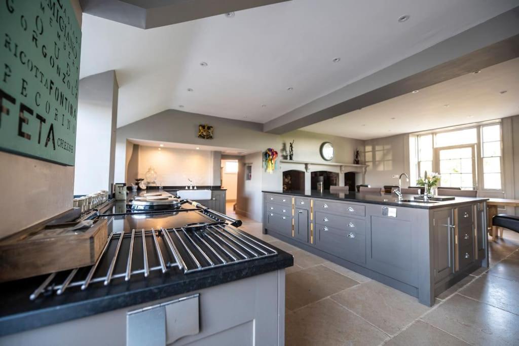 Georgian Country House -Panoramic Views -Sleeps 12 Ruthin Eksteriør billede
