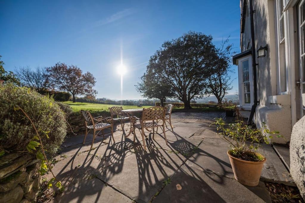 Georgian Country House -Panoramic Views -Sleeps 12 Ruthin Eksteriør billede